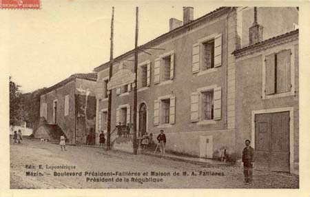 Mézin. - Boulevard Président-Fallières et Maison de M. A. Fallières. 
Président de la République (127 J 563)