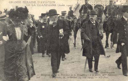 Le prsident Fallires et son pouse  la semaine de l'aviation de Champangne, aot 1909 (127 J 314)