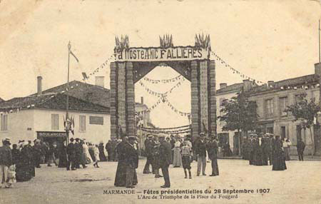 Visite du prsident Fallires en Lot-et-Garonne en 1907 - Marmande, l'arc de triomphe de la place Fougard (127 J 621)