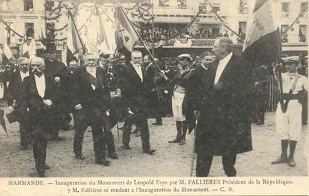 Visite du prsident Fallires en Lot-et-Garonne en 1909 - Marmande, le prsident se rendant  l'inauguration du monument L. Faye (127 J 637)