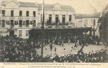 Visite du prsidFallires en Lot-et-Garonne en 1909 - Marmandeande, Prsentation des drapeaux des gymnastes(127 J 635)