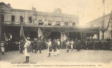 Visite du prsidFallires en Lot-et-Garonne en 1909 - Marmandeande, Prsentation des drapeaux des gymnastes (7 Fi 161/165)