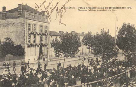 Visite du prsident Fallires en Lot-et-Garonne en 1909 - Marmande, le prsident se rendant  la gare (127 J 618)