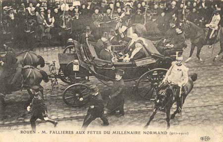 Voyages en France -  Rouen, 1911 - Le prsident Fallires en voiture (127 J 345)