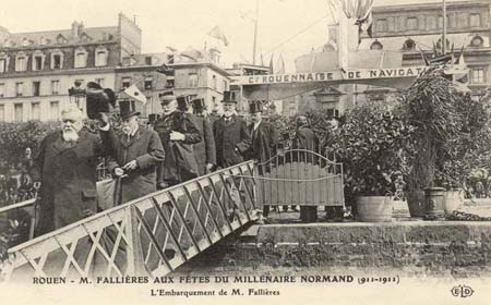Voyages en France -  Rouen, 1911 - Le prsident Fallires embarquant pour visiter le port (127 J 340)