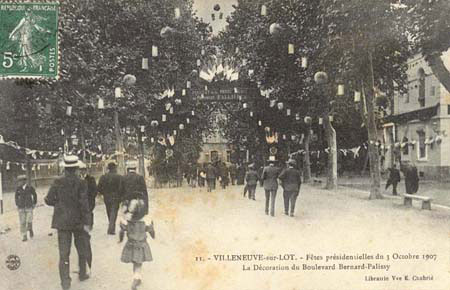 Voyages en Lot-et-Garonne - Villeneuve-sur-Lot, 1907 - La dcoration du boulevard Palissy (127 J 648)
