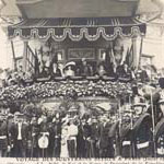 Rceptions de souverains - le roi des Belges en 1910 - la tribune officielle  Longchamps (127 J 413)  - Agrandir l'image