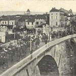 Voyages en Lot-et-Garonne - Villeneuve-sur-Lot, 1907 - Le cortge prsidentiel sur le pont (127 J 643)  - Agrandir l'image